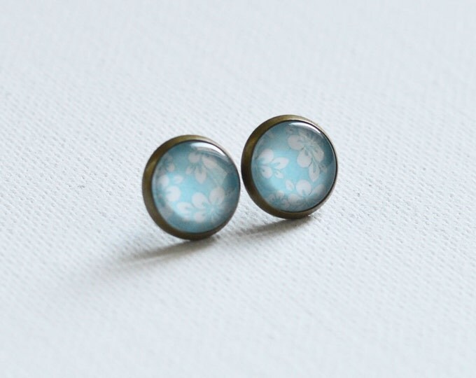 PASTEL SKY Stud Earrings metal brass depicting fashionable flowers, Glamour, Style, Colorful, Blue and White