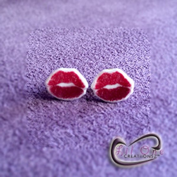 Fun Emoji Muah Red Lipstick Kiss Smudge Earrings