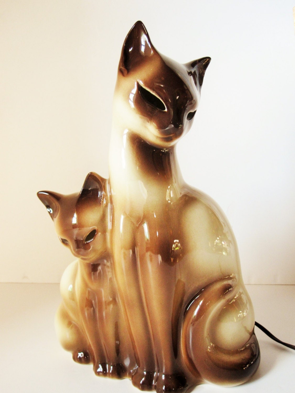 Cat TV Lamp by Kron Glowing Cat Eyes Siamese Cat Lamp