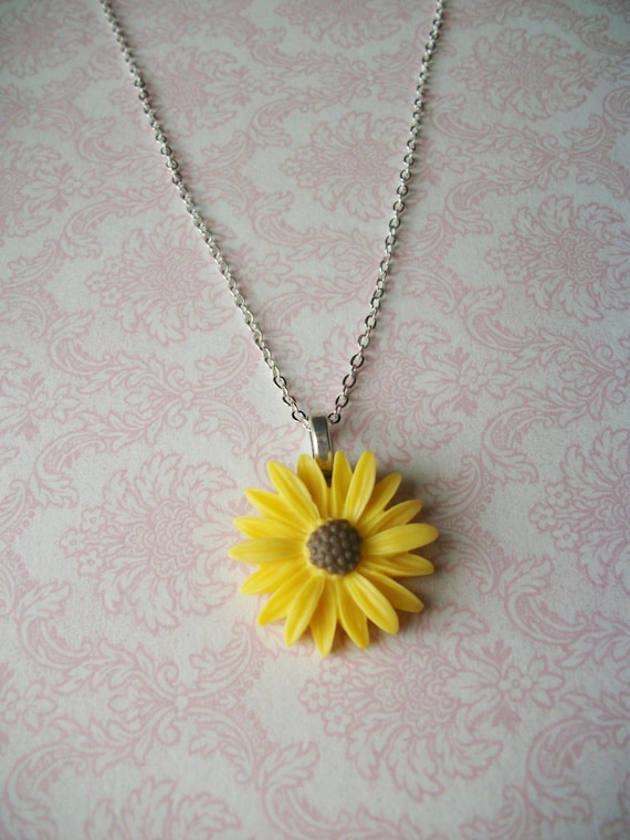 Items similar to Handmade Yellow Daisy Sunflower Necklace, Bridesmaids