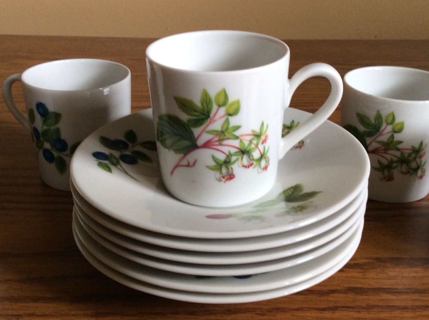 Bavarian China Tea Cups And Saucers Weidess W. Germany set of