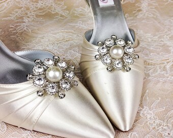 Items similar to Bridal Shoe Clip, Crystal Shoe Clip, Rhinestone Shoe ...