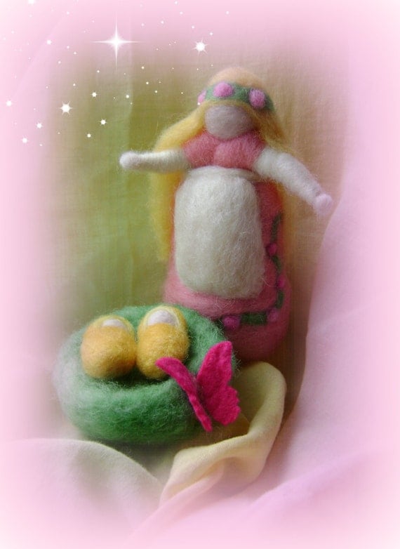 Waldorf Spring Mother with twins -  Needle felted in hand dyed New Zealand  wool -  Waldorf inspired art