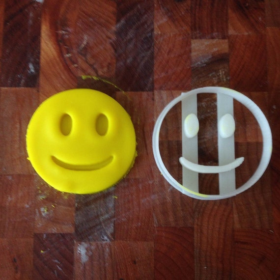 Smiley face face cookie cutter and built in stamp by CavidDesigns