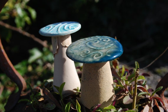https://www.etsy.com/ie/listing/184025362/pair-of-blue-celtic-spiral-ceramic?ref=shop_home_active_6