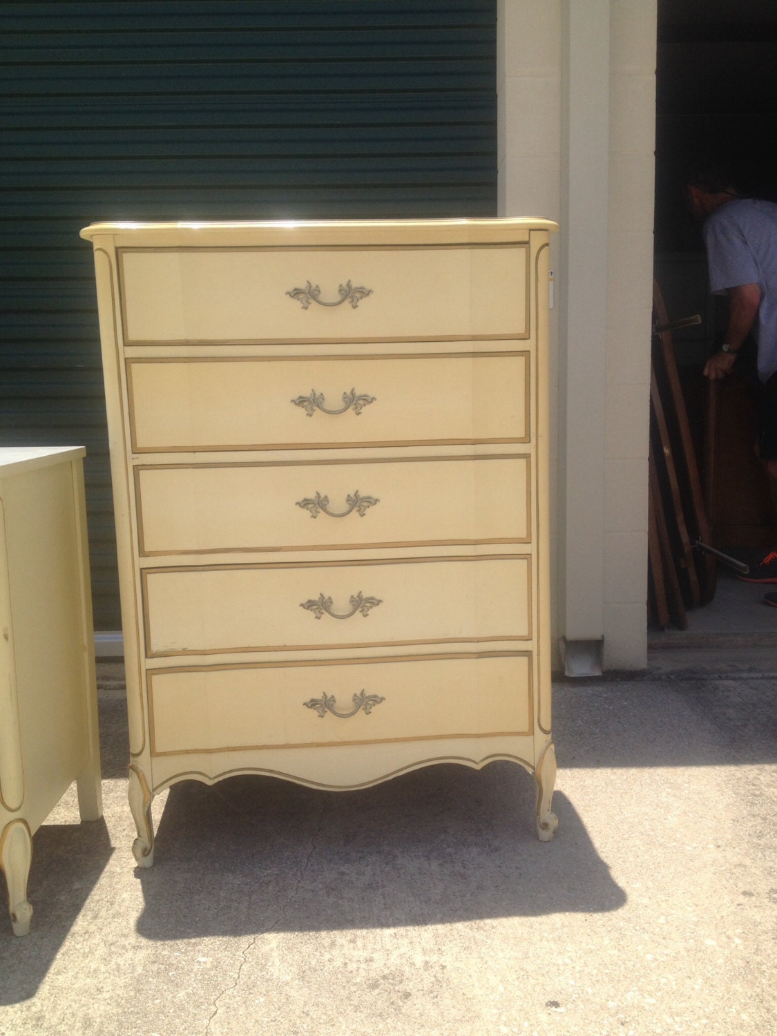 French Provincial 5-drawer chest of drawers – Haute Juice
