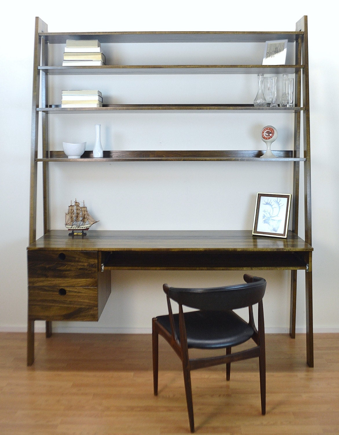 Integrated Desk and Shelving System