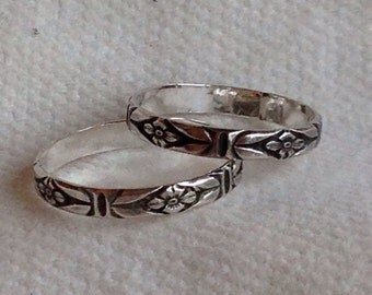 Flower Pattern Sterling Silver Ring. Eco Friendly. Thin Ring Band. Classic.