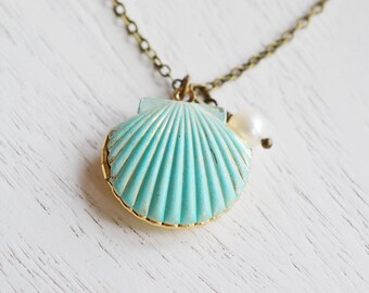 shell locket necklace, scallop shell pendant, patina mermaid locket, pearl necklace, keepsake, nautical shell locket, sea shell locket