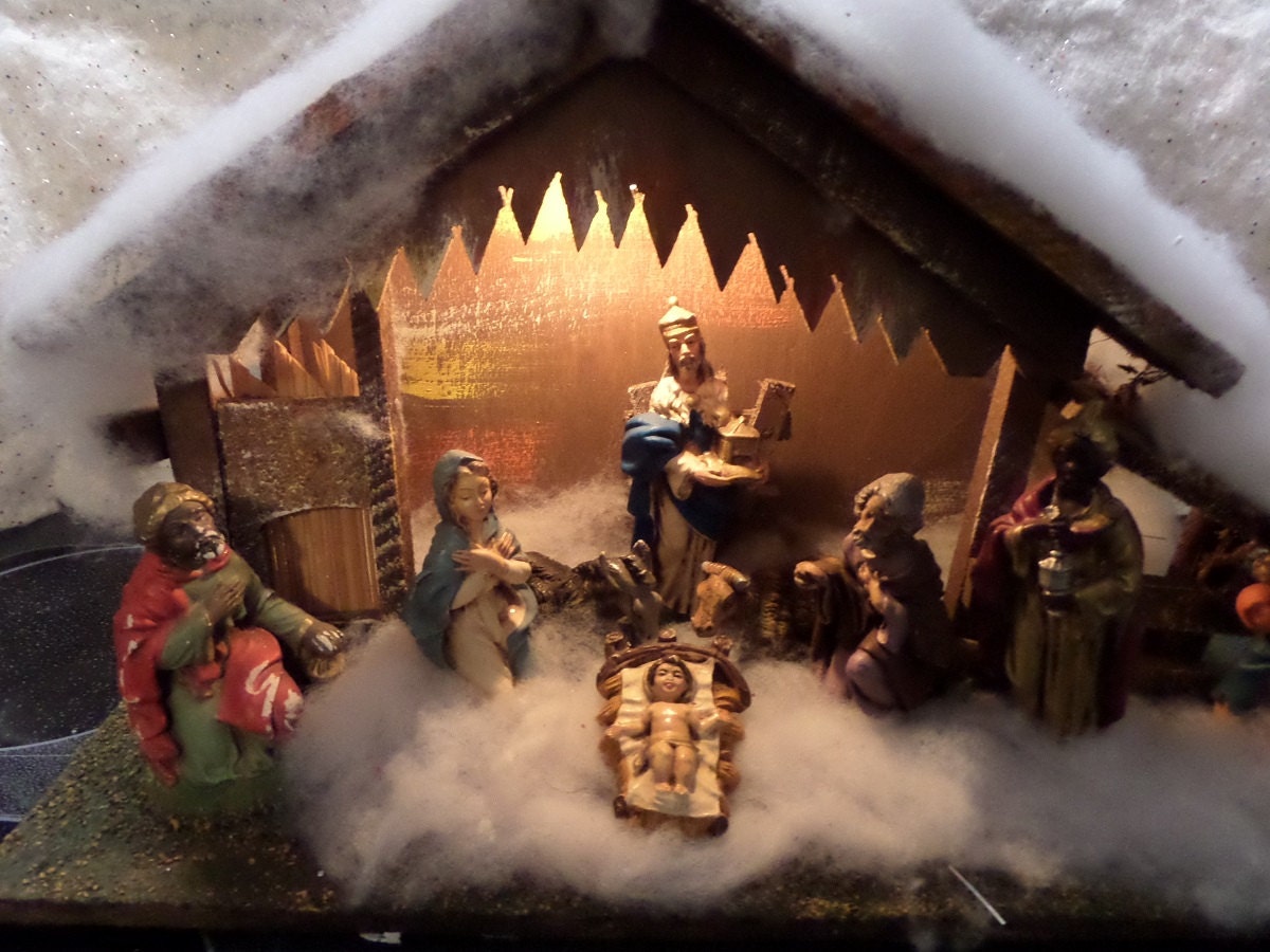 Lighted Vintage Italian Made Nativity Scene by Peggysvintage