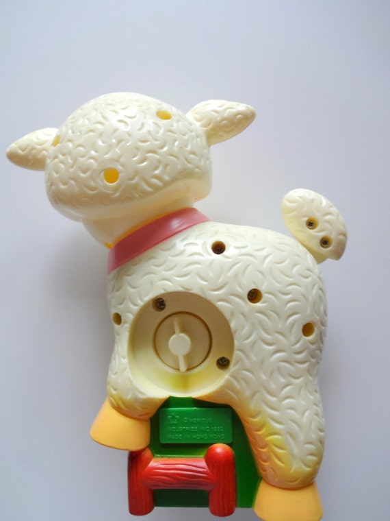 Vintage Musical Lullaby Lamb Crib Toy 1982