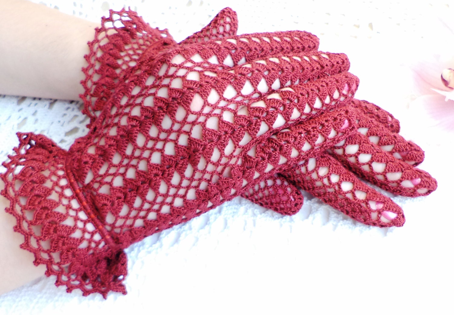 Vintage Style Crochet Lace Gloves Burgundy ShellClusters