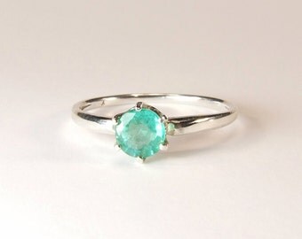 Emerald (5.1mm Transparent Genuine Emerald), 0.60 Carat, Round Cut, Sterling Silver Ring