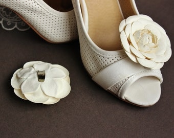 White wedding shoe clips, leather flower shoe clips, bridal shoe clips, shoe brooch, winter bride