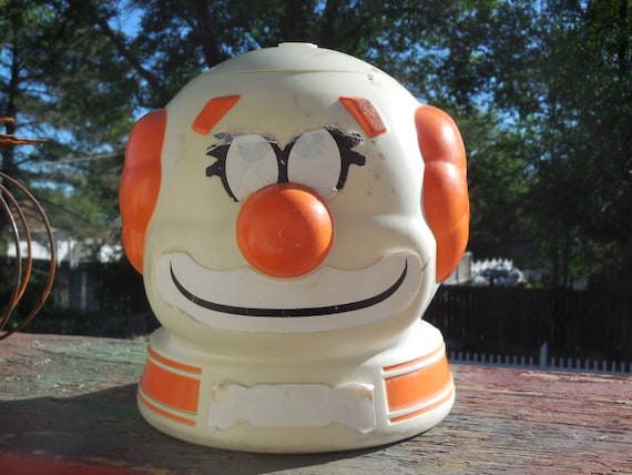 clown hat water sprinkler