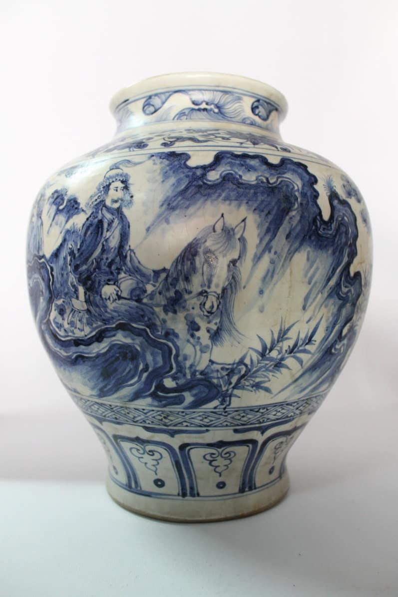 Amazing Antique Chinese Blue and White Porcelain Vase Early
