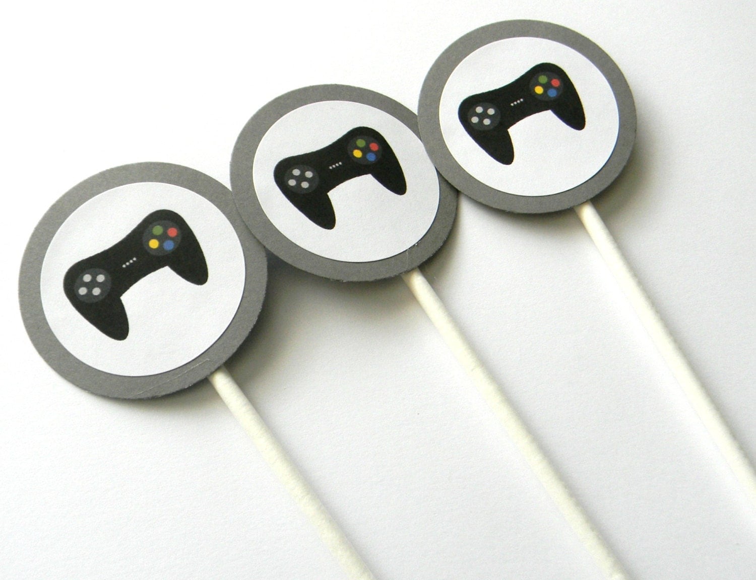 12 Xbox Circle Cupcake Toppers. Gamer. Gamer by thepartypenguin