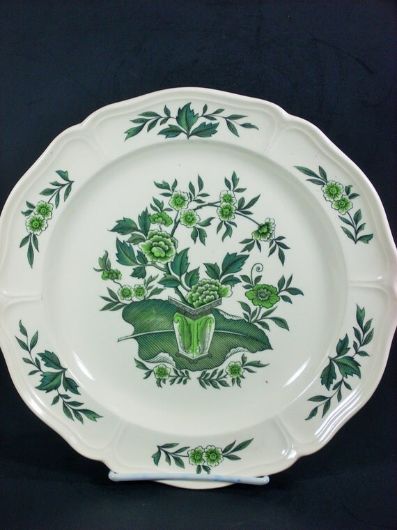 Wedgwood Queens Shape Dinner Plate Green by KathrynsThisandThat