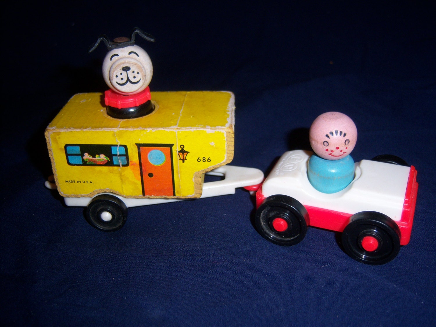 1968 FISHER PRICE 686 CAMPER with Wooden Boy Dog Car Trailer