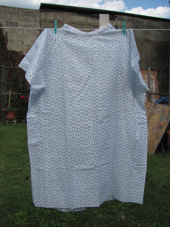 hospital gowns that open in the back