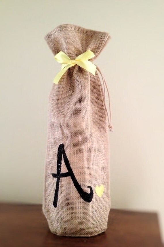 Items similar to Personalized Burlap Wine Bags - Quantity of 5 on Etsy