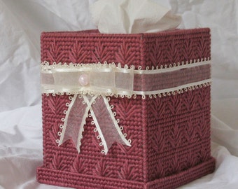Plastic canvas Tissue box holder