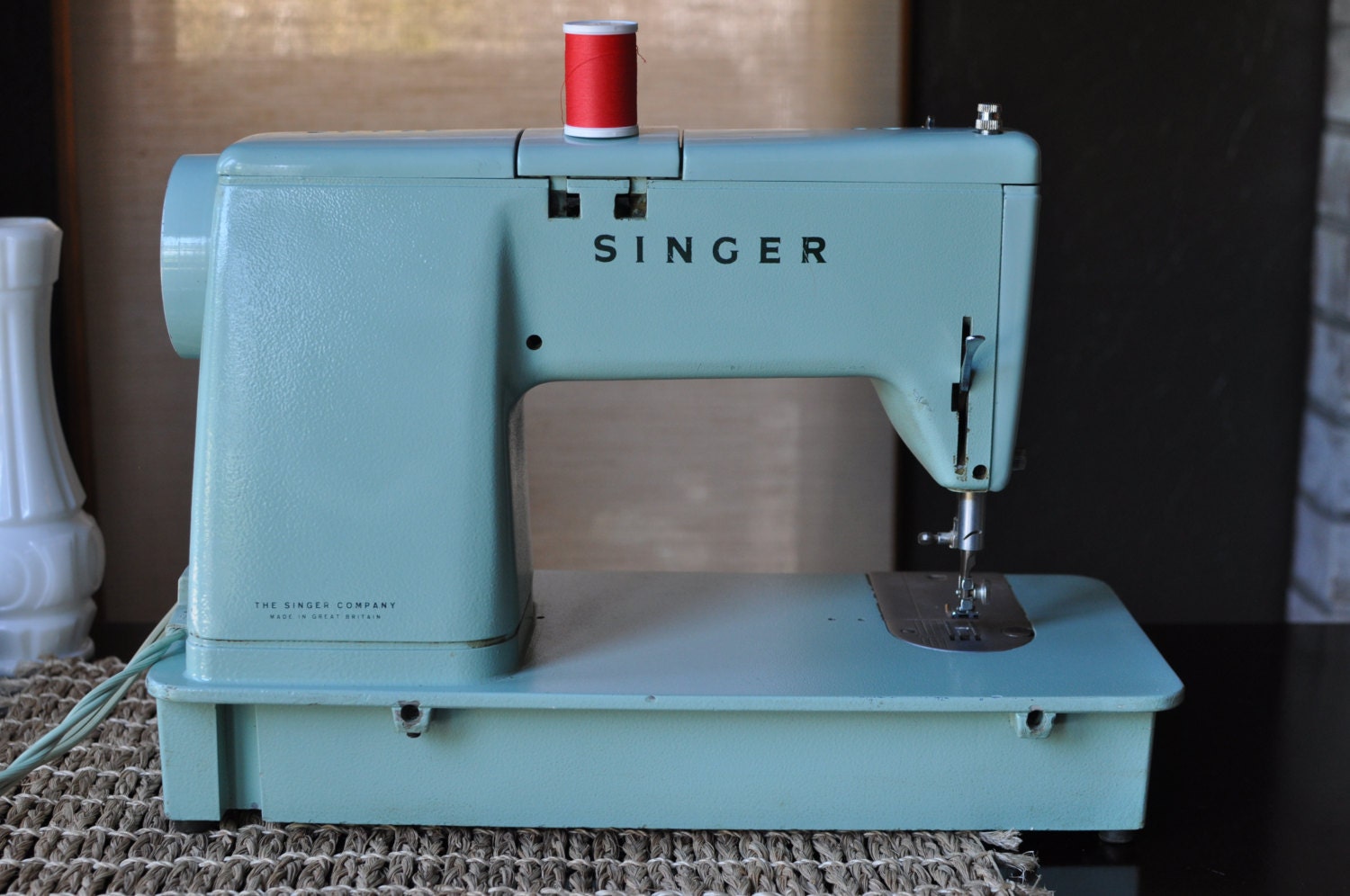 Vintage SINGER Sewing Machine Mint Green Model 338 / Working