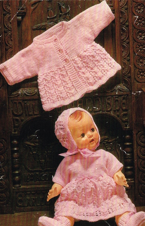 Dolls clothes knitting pattern for a 16 & 20 inch