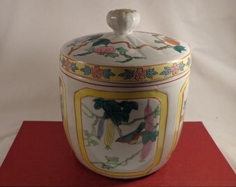 COOKIE JAR ~ Attractive, Round, Floral Cookie Motif