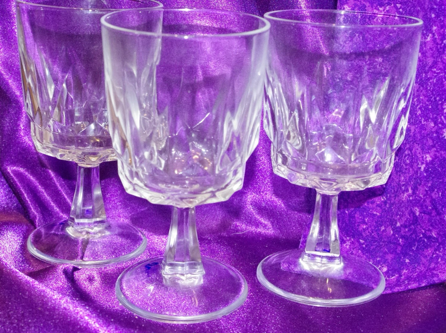 Three Arcoroc Stemmed Goblets Glasses Wine Beverage Water