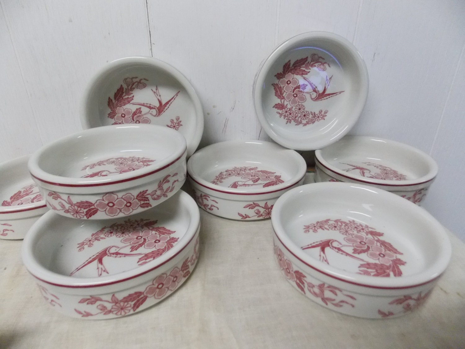 Jackson China Restaurant Ware Red and White Hummingbird Flat
