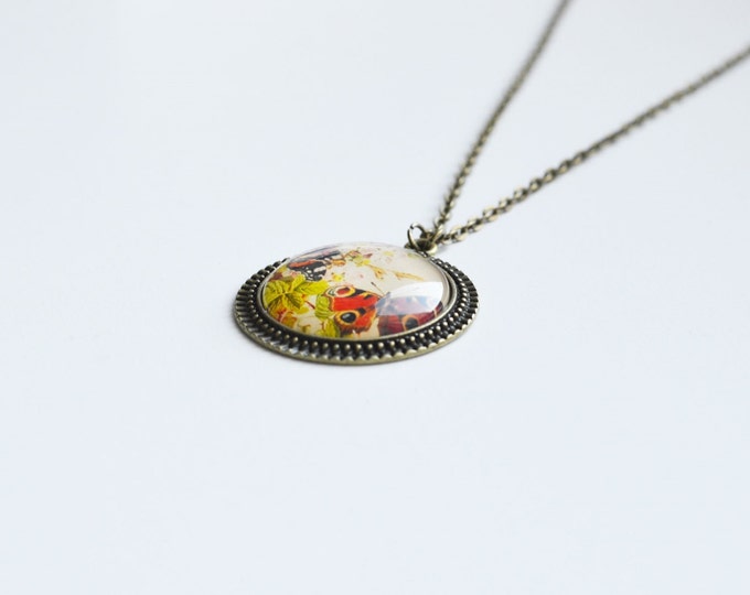 NATURE Pendant with chain of metal brass with the image of a butterfly under glass