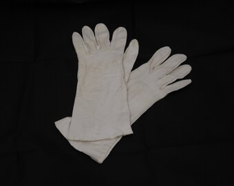 Vintage \ Antique Ladies Fine White Kid Gloves from France