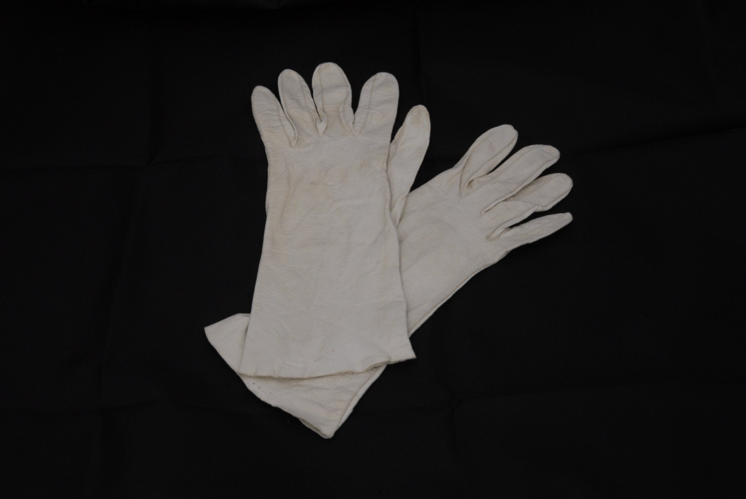 Ladies Fine White Kid Gloves from France – Haute Juice