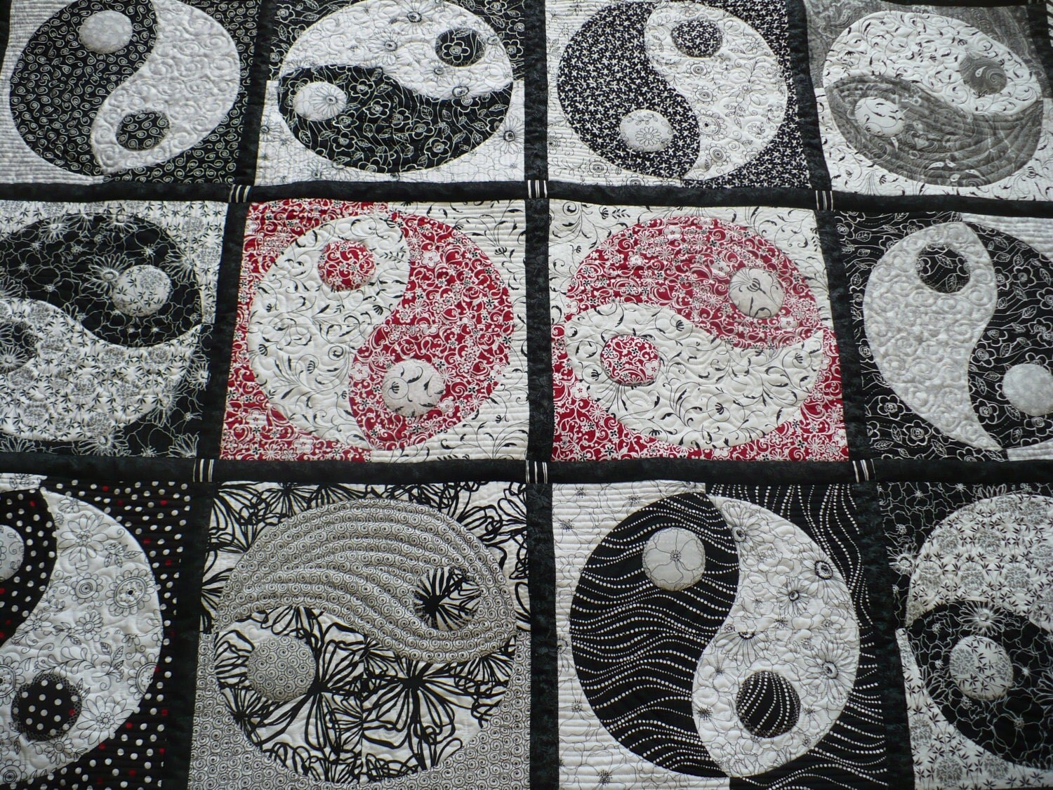 YinYang Lap QuiltWall hangingArt quiltmodern