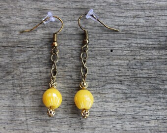 Vintage inspired yellow and gold dangle earrings