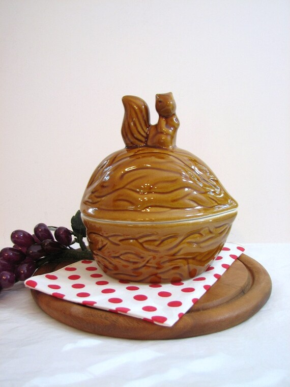 Retro Squirrel on Walnut Covered Nut Bowl Ceramic Nut