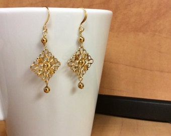 Lightweight gold dangle earrings - Free shipping to CANADA and USA