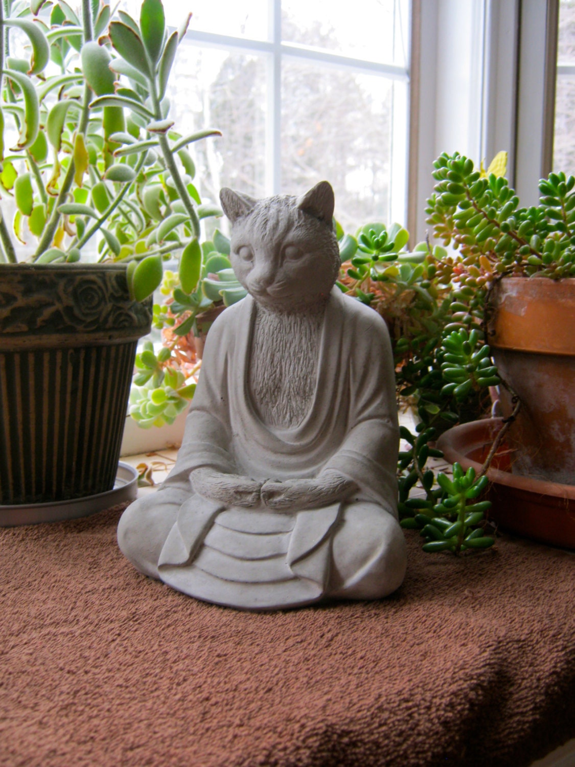 happy cat buddha statue