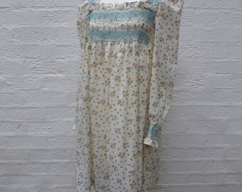Dress size 8 clothing vintage dress small boho dress bohemian vintage clothes flower dress cotton 1970s dress ladies festival dress vtg 70s.