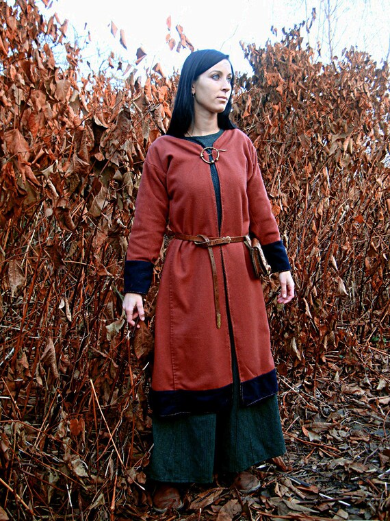 Early Medieval Scandinavian coat for woman Viking coat form