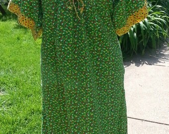 Very Vintage Ethnic Italian Dressing Co Loungewear Housedress or Caftan