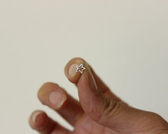 Sterling silver Star Cartilage Earring, Star Nose Stud, Star Tragus, Tiny Star Earring, Tiny Star stud earring, Tiny Earring, Nose Ring
