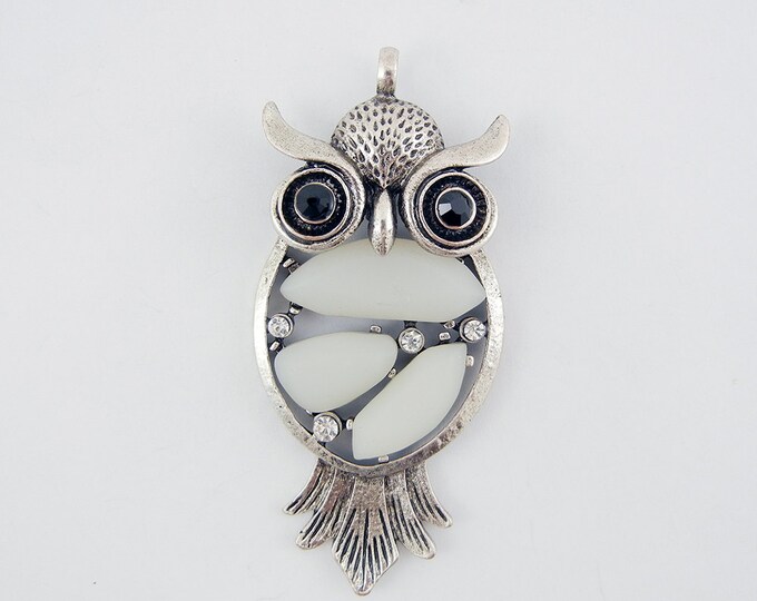 Antique Silver-tone Rhinestone Owl Pendant Frosted Acrylic Cabochons