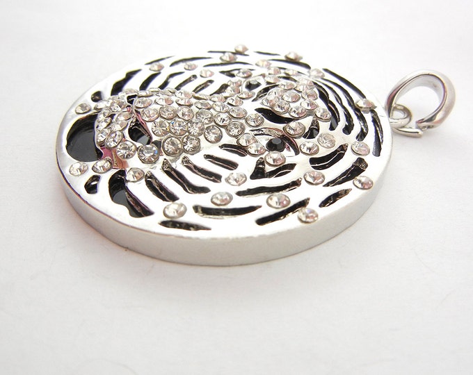 Round Tiger Head Pendant with Rhinestone Silver-tone