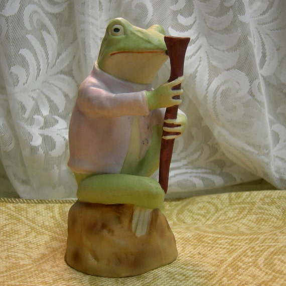 antique frog statuette