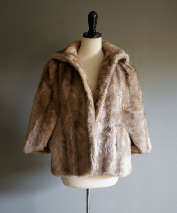 Vintage 60s Faux FUR Shoulder CAPE With Pockets OSFM