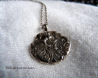 Pendentif à motifs romantiques