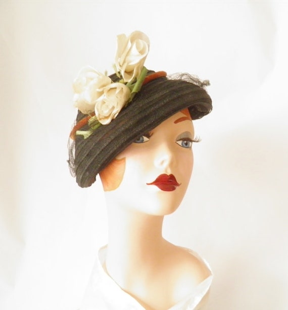 Vintage 1930s hat/ tilt slouch/ black with white roses