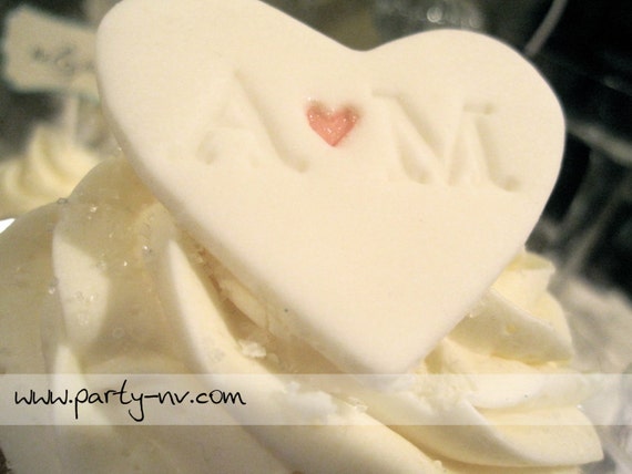 EDIBLE (Fondant Toppers) - Monogramed Hearts Il_570xn